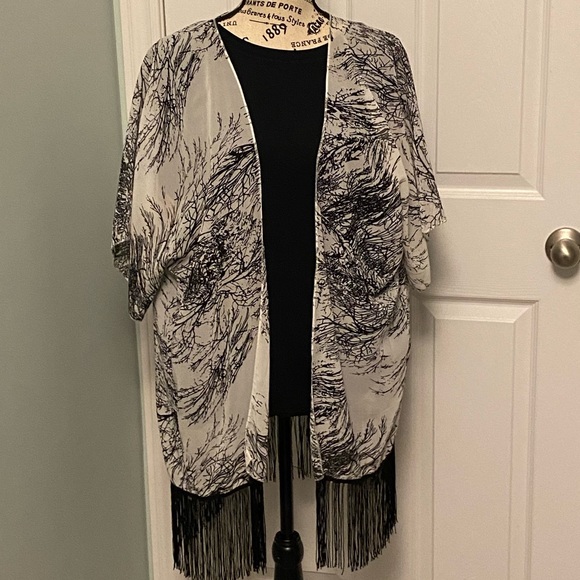 🎈Kimberly C size O/S open front kimono shawl - Picture 3 of 13